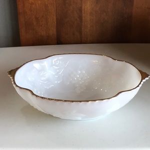 Vintage Anchor Hocking Grapes Leaves Milk Glass Gold Trim Bowl